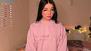 Petite Liza flaunts big tits in webcam chat
