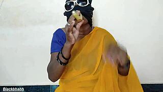 South Mallu aunty stuffs huge banana deep in pussy?