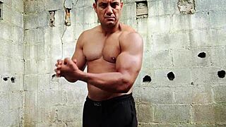 yuri gaúcho flexes his brazilian muscle anaconda HUGE CUMLOAD blast