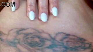 flexible thick milf miss raquel stretches shaved pussy and asshole wide on cam