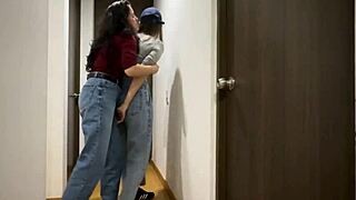 LESBIANAS CALIENTES DEVOUR PUSSIES IN FETISH SCISSORING ORGY