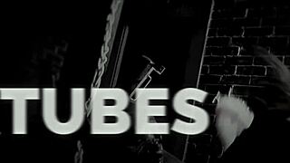 Nippelfolter mit Klammern und Wachs, dann pisst sie die Sau an!