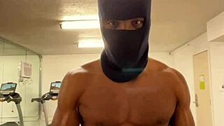 Buff Biceps Hoist Petite Ladies High During Savage Sex Workout?