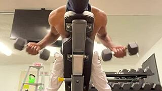 Buff Biceps Hoist Petite Ladies High During Savage Sex Workout?