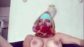 real arab milf in hijab masturbates to squirting on cam