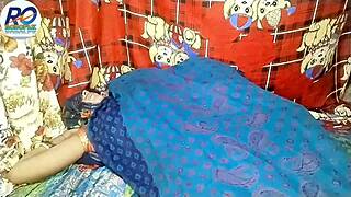 desi rashi aunty lifts saree for fingering sex ep1 hindi audio 😍🍑