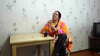 WOW chubby Russian milf stuffs food fetish on big saggy tits morning pussy rub!