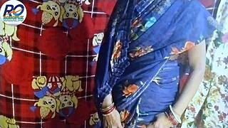 desi rashi aunty lifts saree for fingering sex ep1 hindi audio 😍🍑