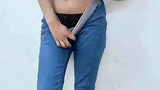 wanna watch this indian babe tease her juicy boobs and pussy solo?