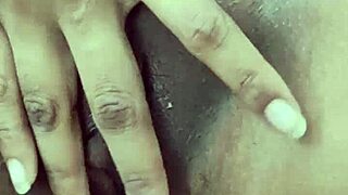 wanna watch this indian babe tease her juicy boobs and pussy solo?