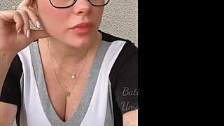 Barbara Evans pregnant jerks off for you