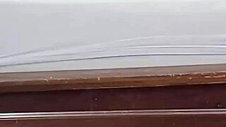 Cuñada curvilínea baila en motel antes de cabalgar salvajemente