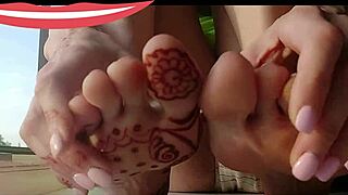 hey check my oily legs foot massage with panties no skirt 😏👠