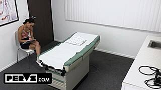 Damn, muscular doctor fingers and licks Alexis Tae's ebony pussy in hospital!
