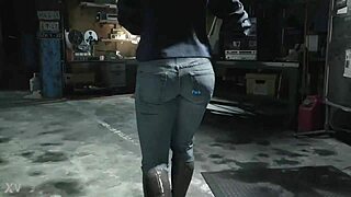 parks ass bounces perfectly while she walks
