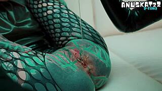 oh fuck goth latex fisting got me squirting n gaping wide
