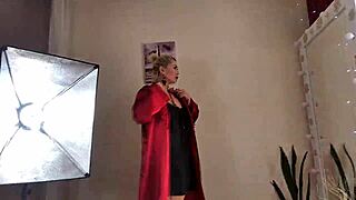 mature slut wife in red satin negligee ponytail sucks dick next door