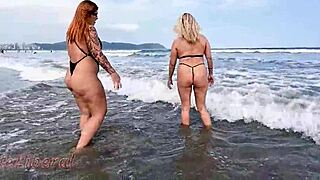 ei puta eu e minha amiga belan flashando buceta e bunda na praia pra todo mundo ver né? trailer loucura total