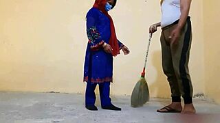 kaamwali bai i uh jbardasti chod diya... hard fuckn maid in lonely house hindi voice