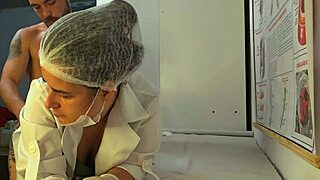 Paciente Gets Hard Erection From Nurse Hands