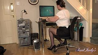 eva jayne milf masturbates big natural tits at work