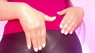 Colombian stepmom's giant cameltoe pussy throbs in leggings for stepson!