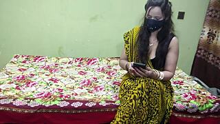pakistani aunty calls lover to stuff cock in her ass 😈