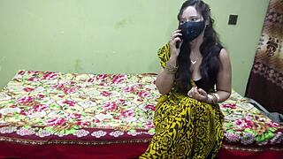 pakistani aunty calls lover to stuff cock in her ass 😈