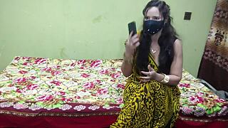 pakistani aunty calls lover to stuff cock in her ass 😈