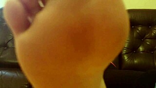 Smelly Feet Sniffed by Sexy Girls