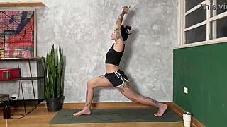 Hot tattooed girl stretches her curvy ass in home yoga class