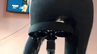 i was in the middle of my gym workout... didnt wanna stop so i just peed my leggings right there