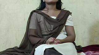 Full Viral MMS Shows Indian Ashu Bhabhi's College Anal Assfucking Sex