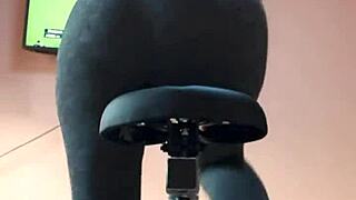 i was in the middle of my gym workout... didnt wanna stop so i just peed my leggings right there