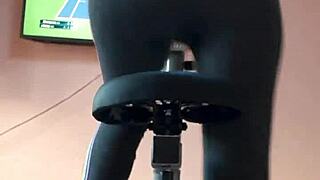 i was in the middle of my gym workout... didnt wanna stop so i just peed my leggings right there