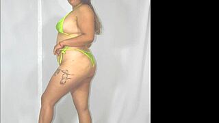 Thick model poses sexy before hard fucking