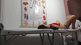 ginecologista fingers ass then bareback fucks juicy patient hard