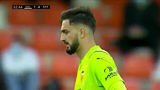 VALENCIA CF FALLS 2-4 TO DOMINANT FC BARCELONA IN THRILLING SPANISH CLASH