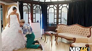 Gardener catches bride's wild pussy rub
