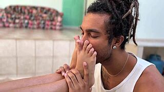 i let my boyfriend fuck my tiny feet until he cums everywhere