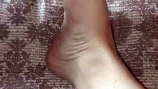 Gretala Strofina Perizoma On Sexy Barefoot Ebony Alternative Feet