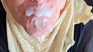 肥臀白人女孩在诊所候诊室被黑人家伙手指