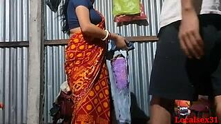 乡村Bhabhi深夜睡觉时狂野被操