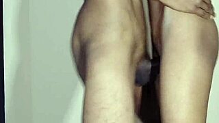 热辣印度乡村妻子弯腰被丈夫粗暴后入