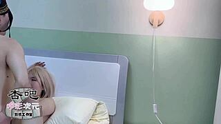 嘿，这个阴险道士怎么把小明星骗上床的？