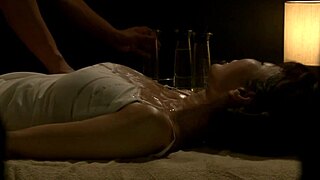 伙计，这个日本豪华按摩变成和湿逼宝贝弯腰狂野做爱！