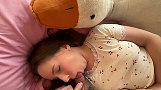 真实自制性爱，大声呻吟和凌乱射精！