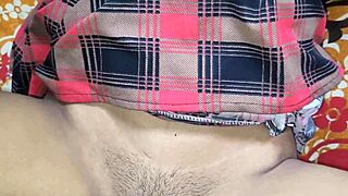 deसी girl friend ko bed par litakar doggystyle choda teen couple