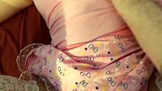 嘿，小巧的18+继女，继父的内射在你紧逼里感觉如何？