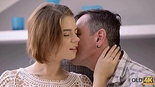 这个old4k男人和美女用史诗性姿势搞定了